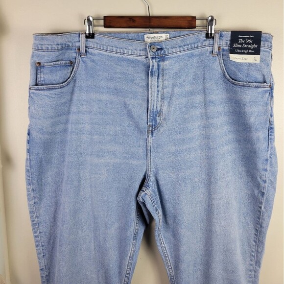 Abercrombie & Fitch Plus The 90s Slim Straight Ultra High Rise Curve Love Jeans - Picture 4 of 9